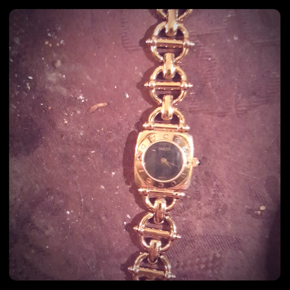 Womens Gucci watch 18kt gold plated